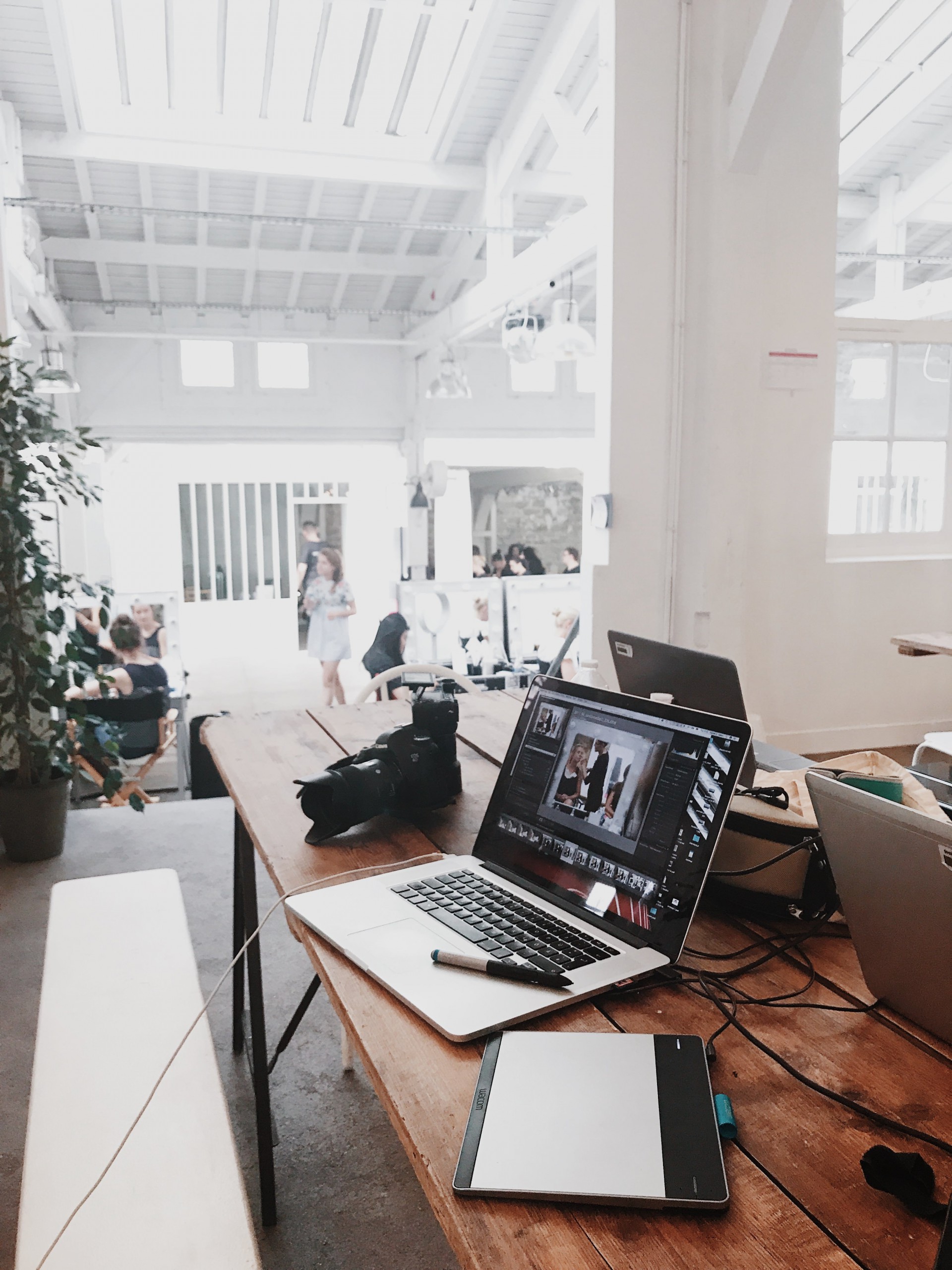 camera-contemporary-desk-699459